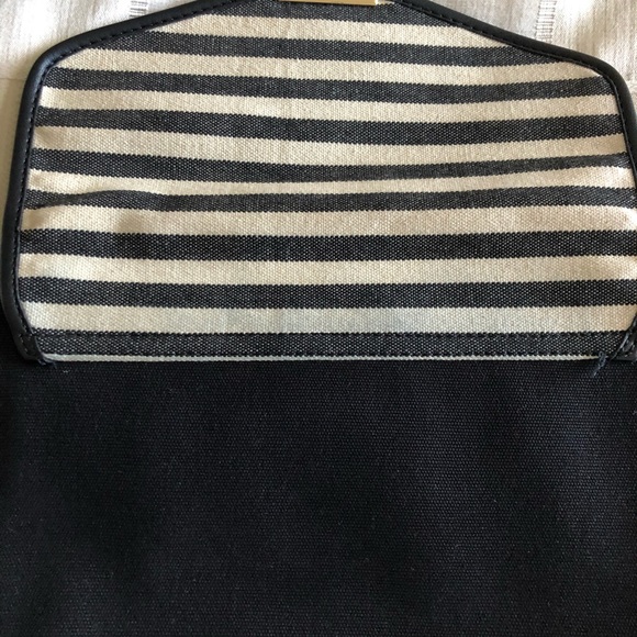 Tommy Hilfiger Striped crossbody bag - Picture 9 of 9